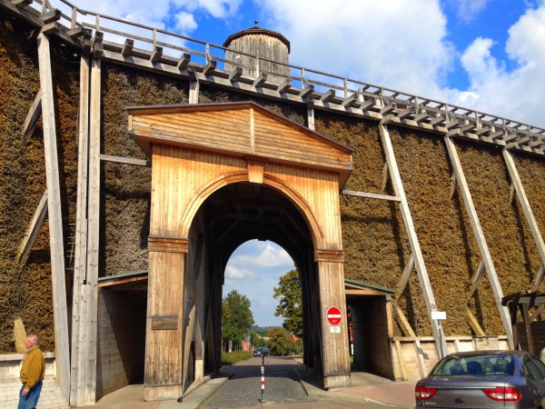 Bad Dürrenberg, Meller Tor, Durchgang im Gradierwerk am Apothekerberg.