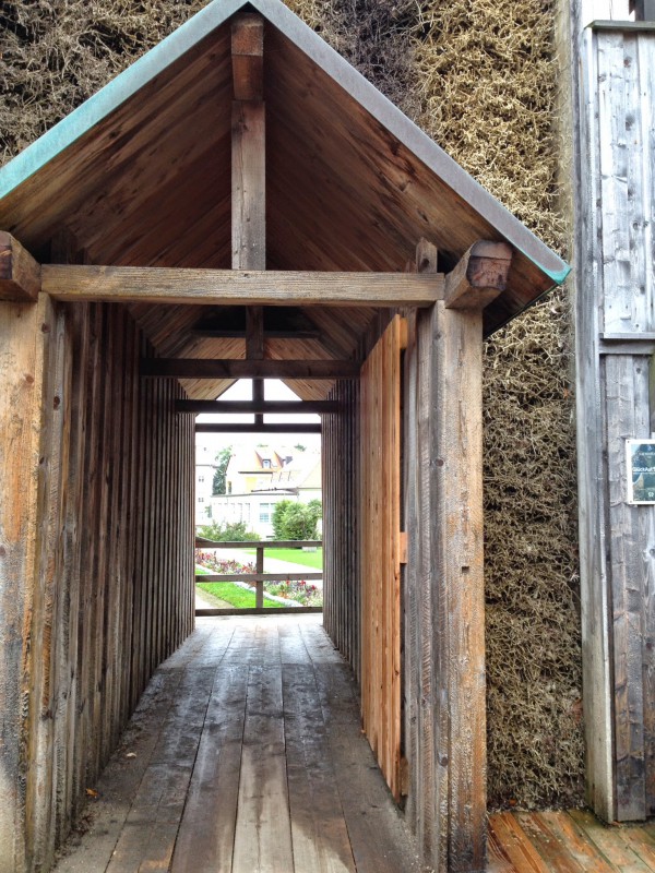 Durchgang durch die Anlage.