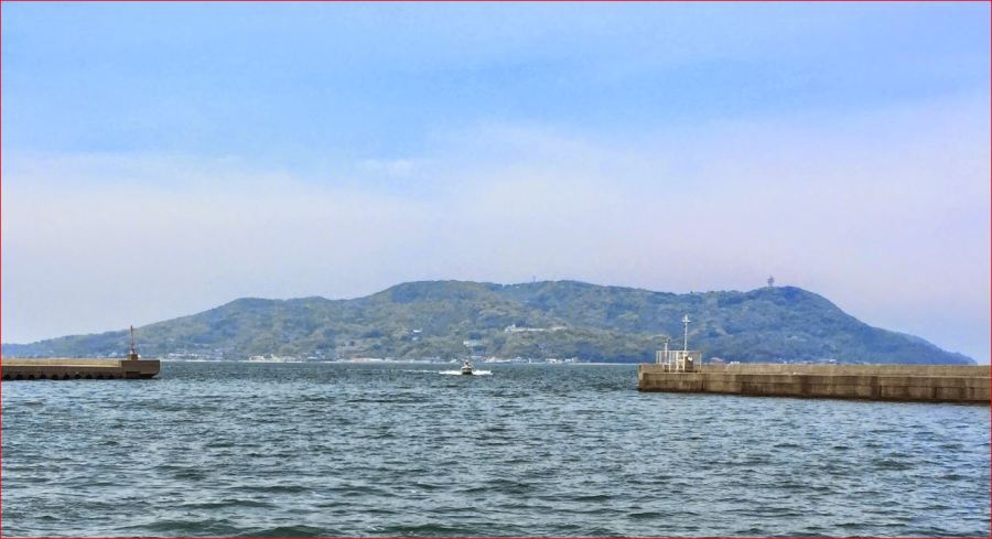 Nokonoshima von Meinohama Ferry Port aus gesehen.