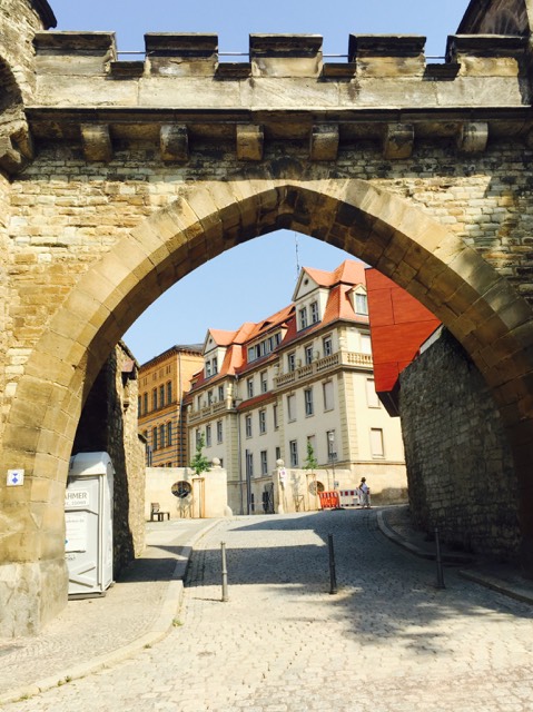 メルゼーブルグ城、城壁と門