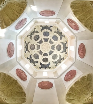 ゴシックのヴォールトと天井画