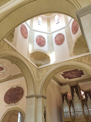 ゴシックのヴォールトと天井画