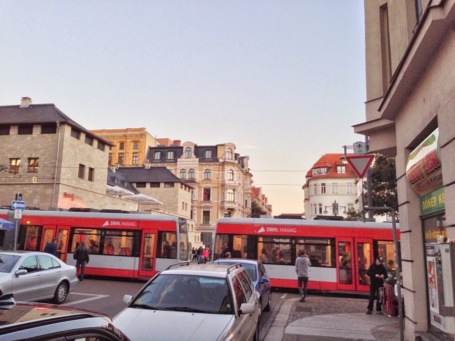 ハレ（ザーレ）に走る市電