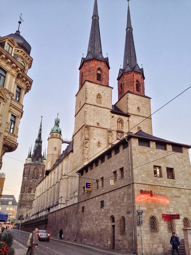 ハルマルクト広場側から撮影した聖母教会