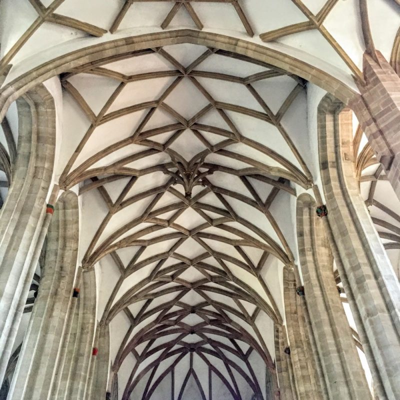 ハレンキルヘやホール型教会では教会の建築様式