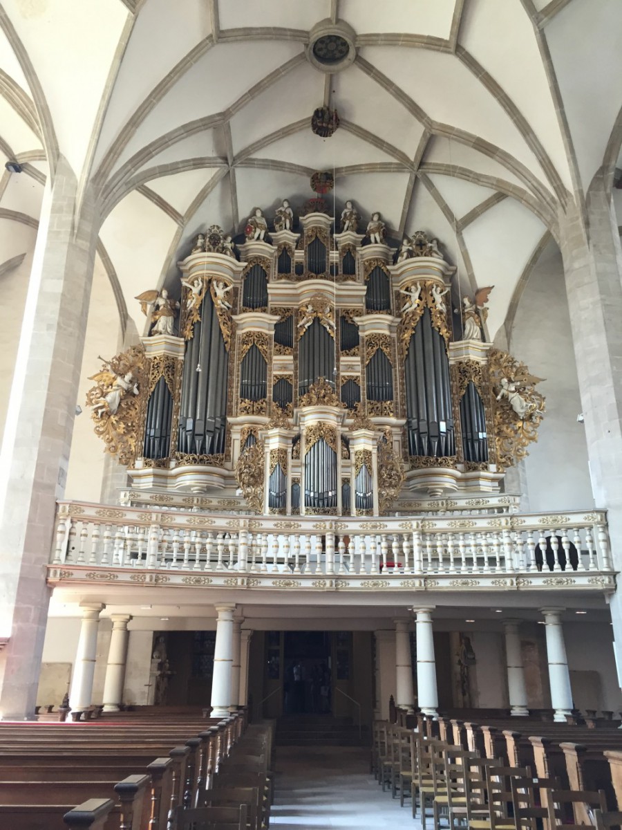 ラデガステによって作られたパイプオルガン