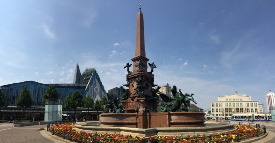 ライプツィヒ中央、アウグストゥス広場の中心にあるメンデ井戸