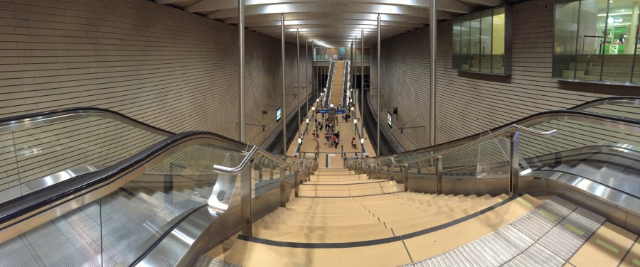 新しいできましたライプツィヒ中心にある中央駅からはレザーレ中央駅までに30分がかからない。とても快適です。