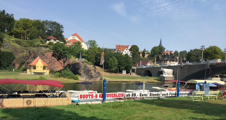 ザーレ川 両岸に沿って美しく長い散歩道があります