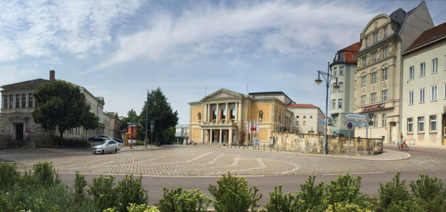 ハレ（ザーレ）オペラハウス 1945寝の三月に空車のために破壊された、1951年再びに落成式が行われた