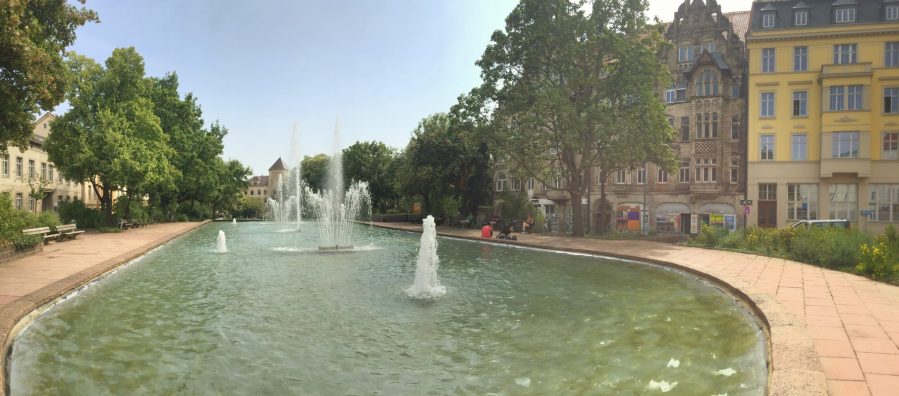 Joliot-Curie-Platz広場の噴水