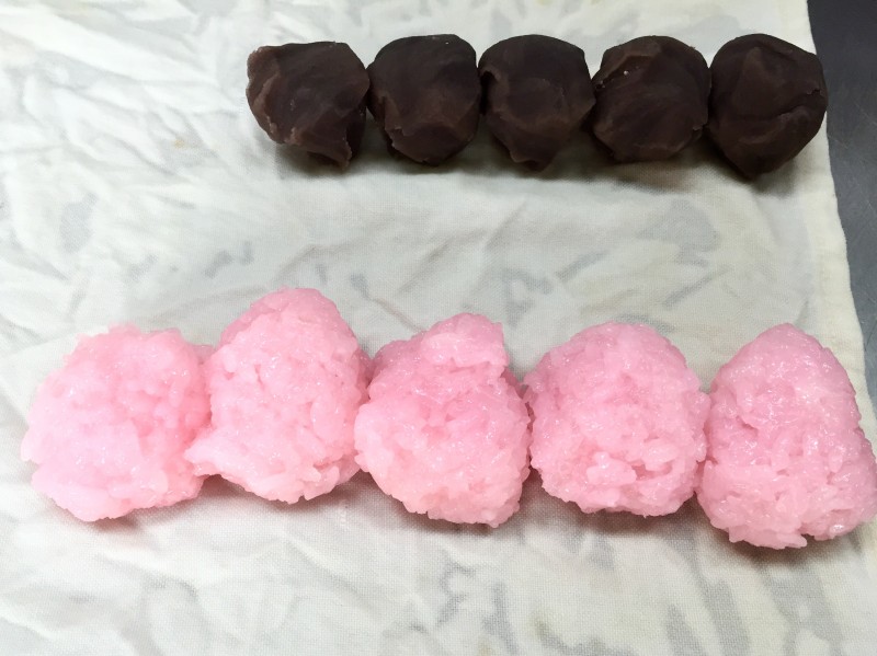 Mochireis und Bohnenpaste, 餅米とアヅキ