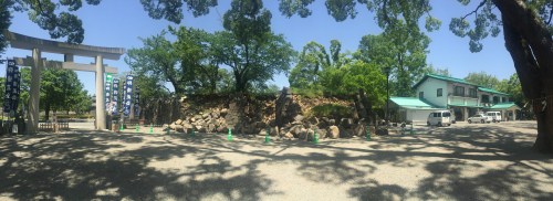 境内に落ちた石垣