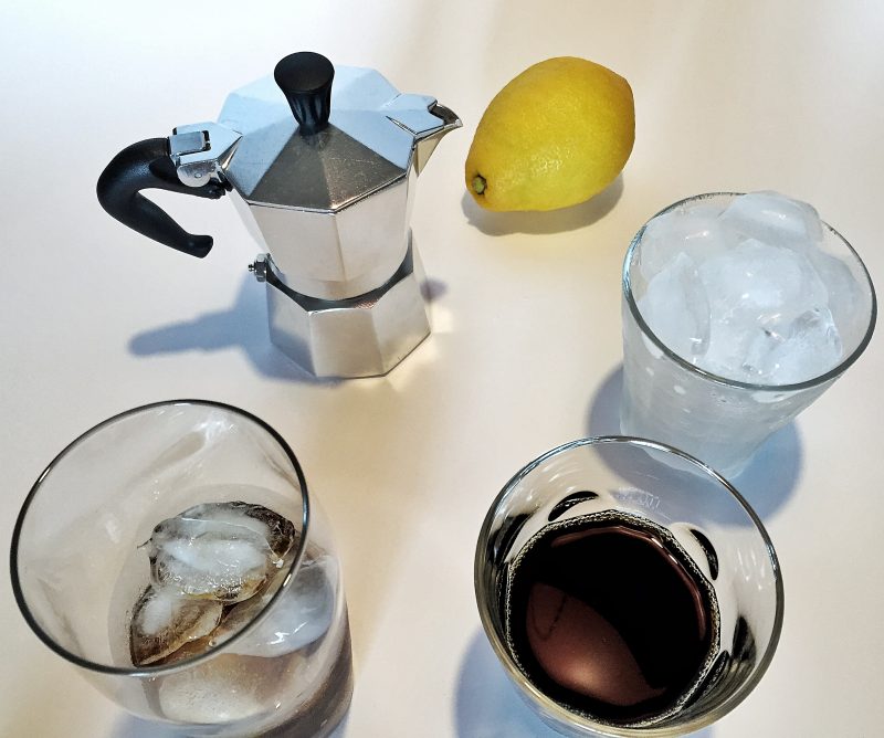 冷たいコーヒー＋氷