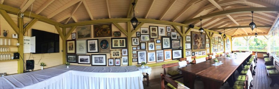 レストランとビャガーデンKrug Zum Grünen Kranze