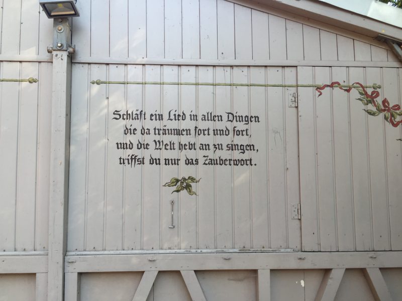 レストランとビャガーデンKrug Zum Grünen Kranze